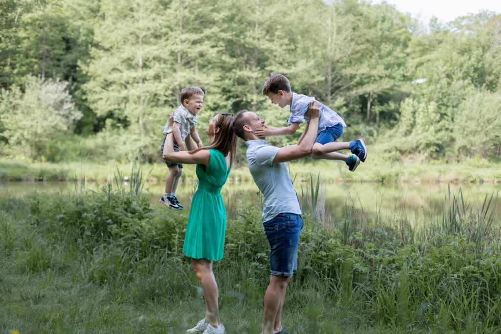Séance famille en pleine nature province de Luxembourg